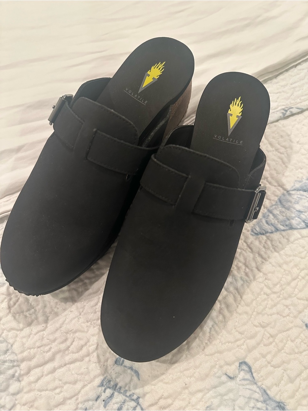 Woman’s Volatile Thayer clogs size 8